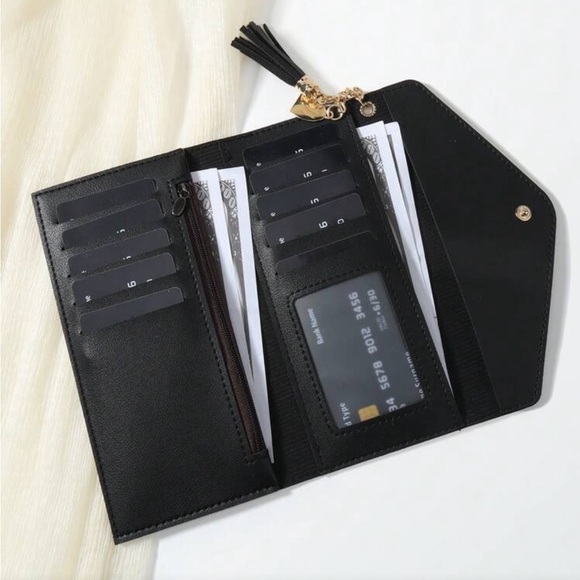 ⚠️Clearance Sleek Black Tassel Long Wallet With Gold Heart Pendant - Picture 4 of 4